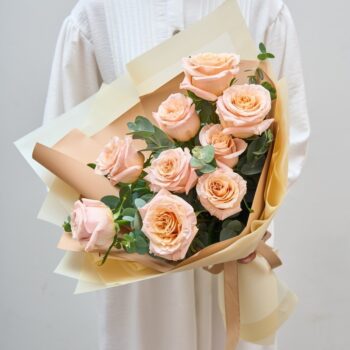 9 Roses 60 cm Ecuadorian Peach