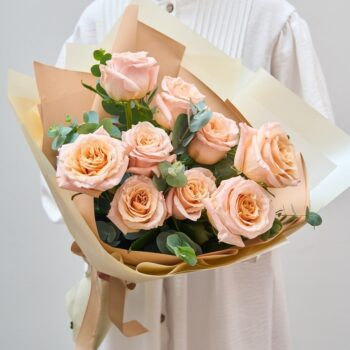 9 Roses 60 cm Ecuadorian Peach