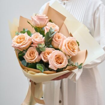 9 Roses 60 cm Ecuadorian Peach