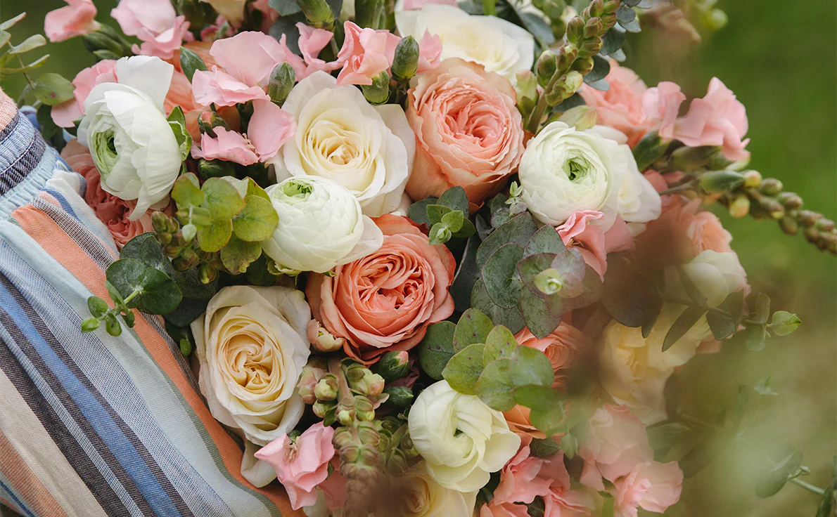 DIY flower boxes and premium bouquet presentation