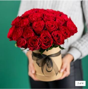 Luxurious Roses in Hatbox