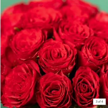 Luxurious Roses in Hatbox