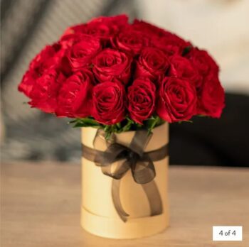 Luxurious Roses in Hatbox